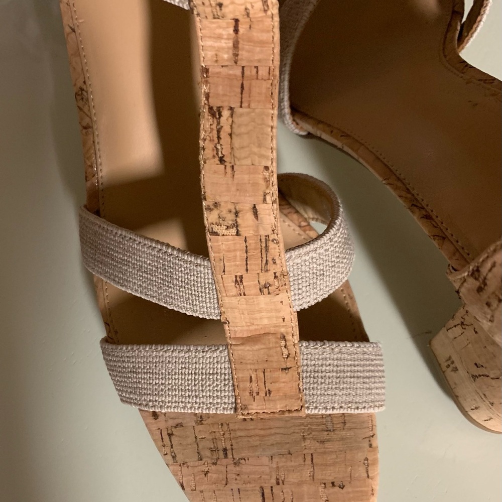 Donald J. Pliner Beige and Cork Sandals NWOT - Picture 4 of 9